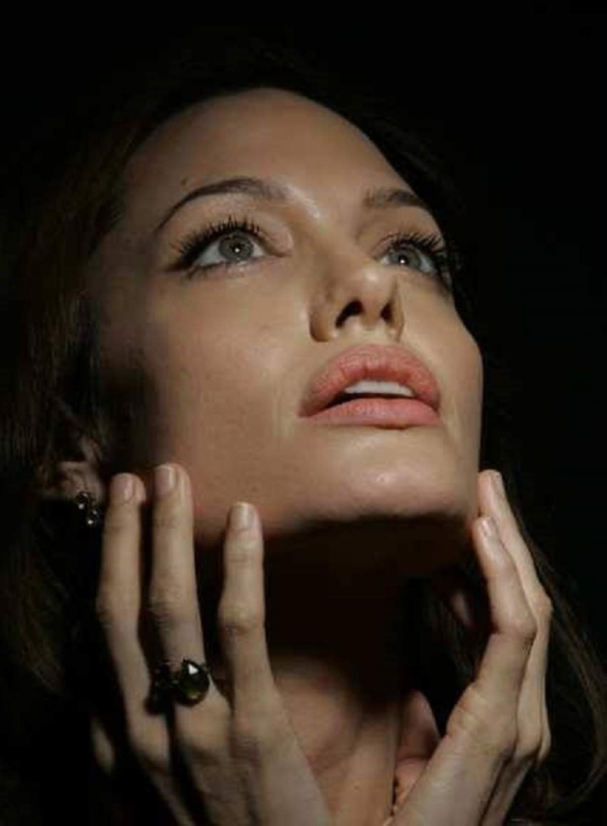 Angelina Jolie, la un pas de moarte? Vedeta s-a prăbuşit pe platoul de filmare