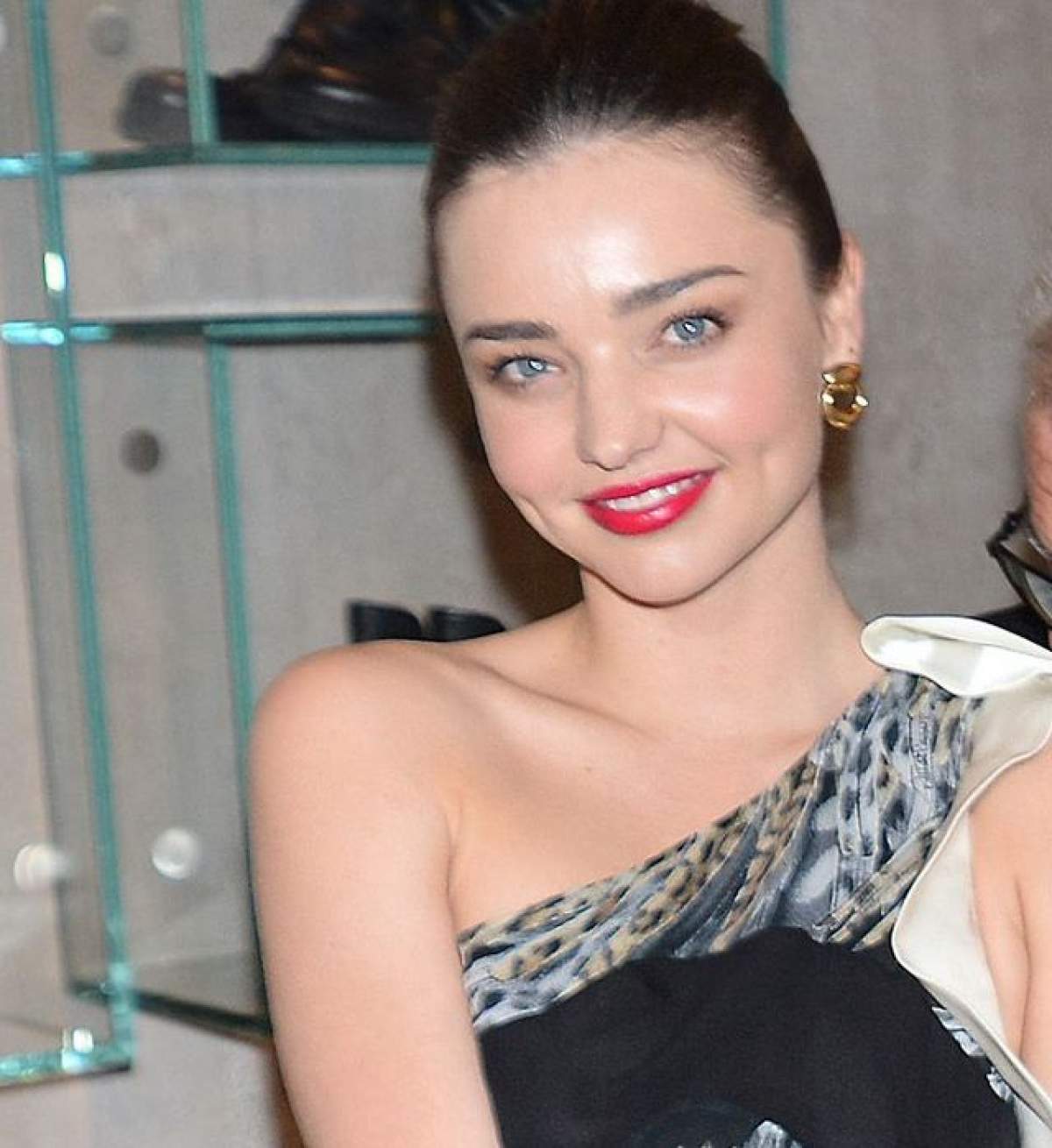 Miranda Kerr, "călărită" de un bătrânel celebru şi... înfierbântat! Imaginile astea nu te-ai fi aşteptat să le vezi!