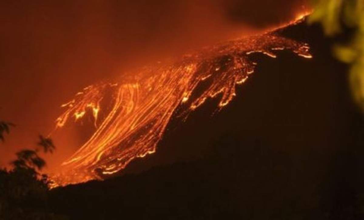Vulcanul Etna a erupt din nou! Vezi consecinţele dramatice