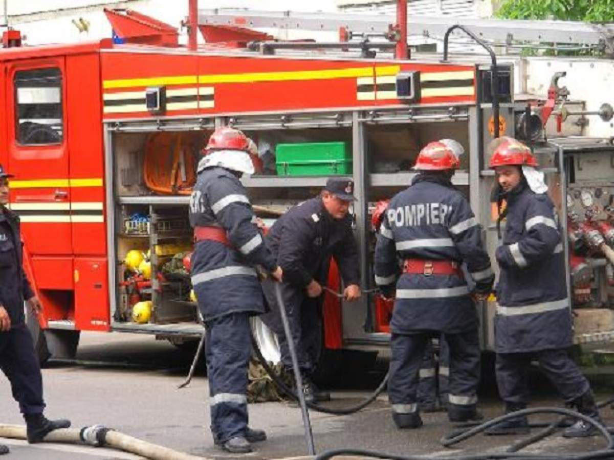 Incendiu la un depozit engros din Constanţa! Circulaţia în zonă a fost oprită