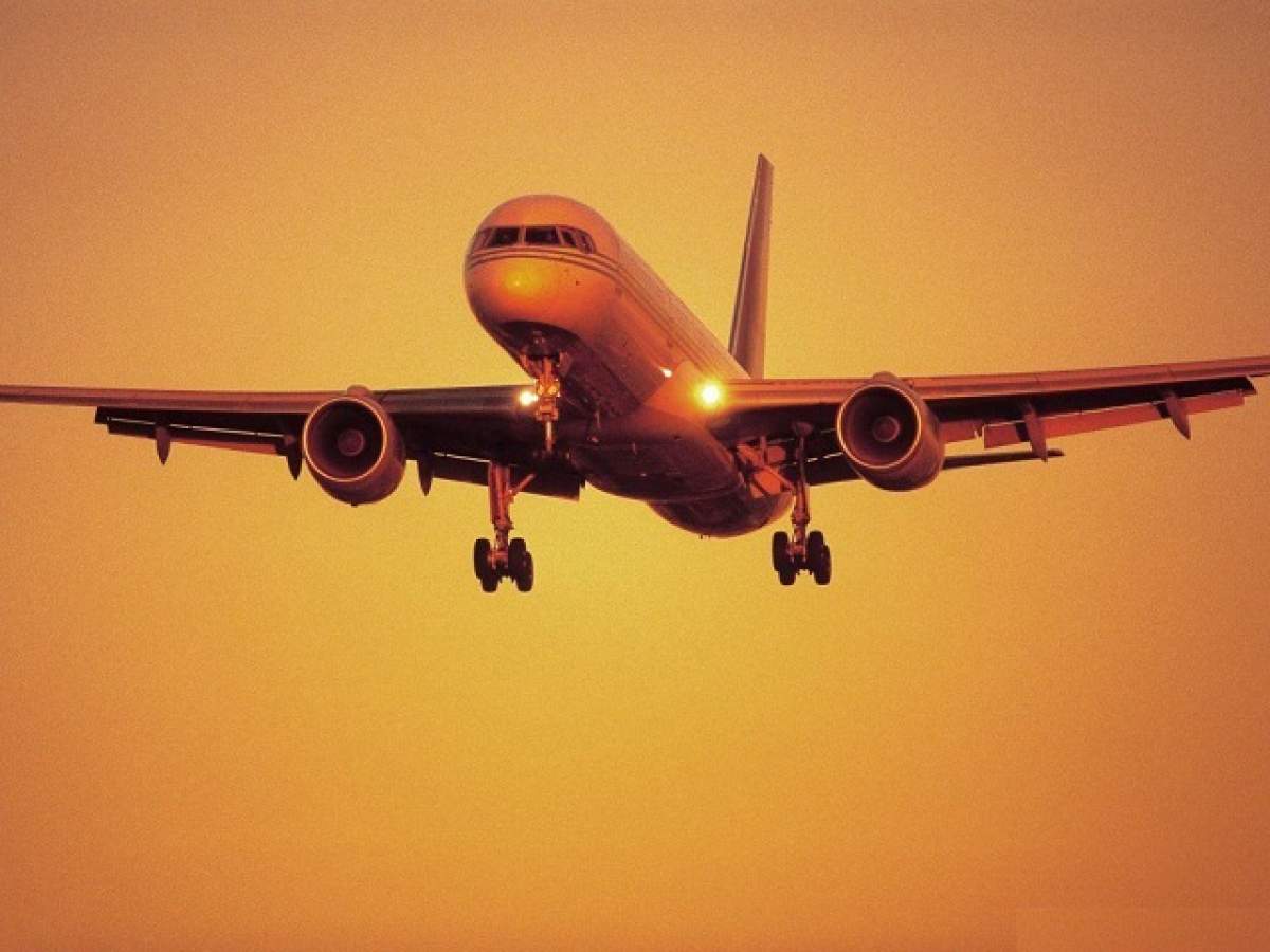 Rar se-ntâmplă să vezi aşa ceva! O femeie a născut în avion în timp ce zbura spre Bucureşti