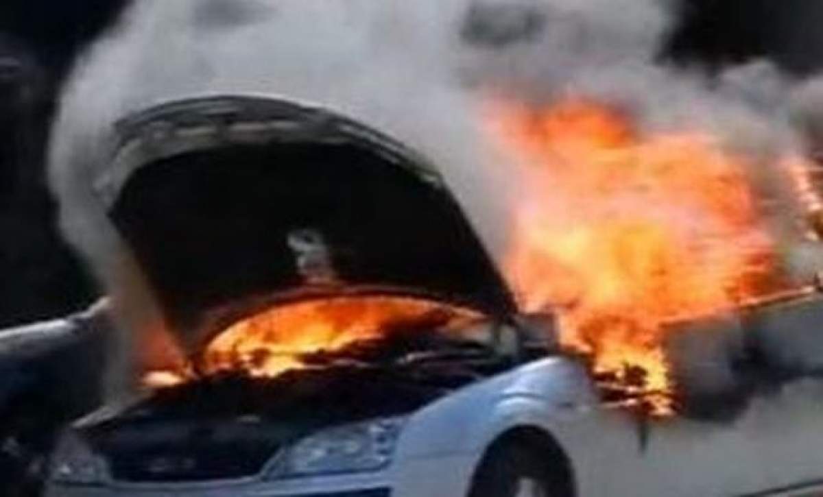 O maşină în care se aflau mai mulţi copii a luat foc în această dimineaţă