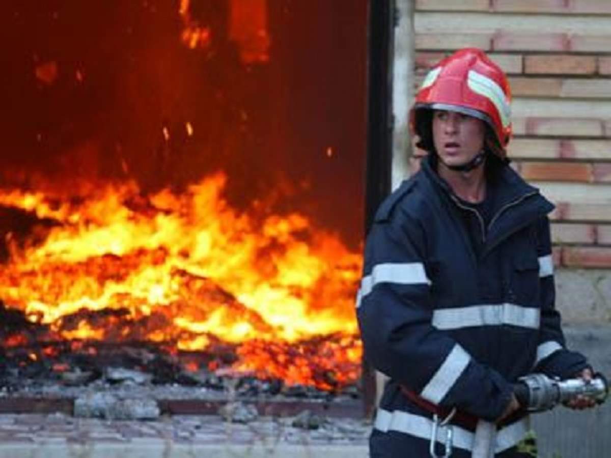 Incendiu în Capitală! Un bărbat a ars de viu în casă