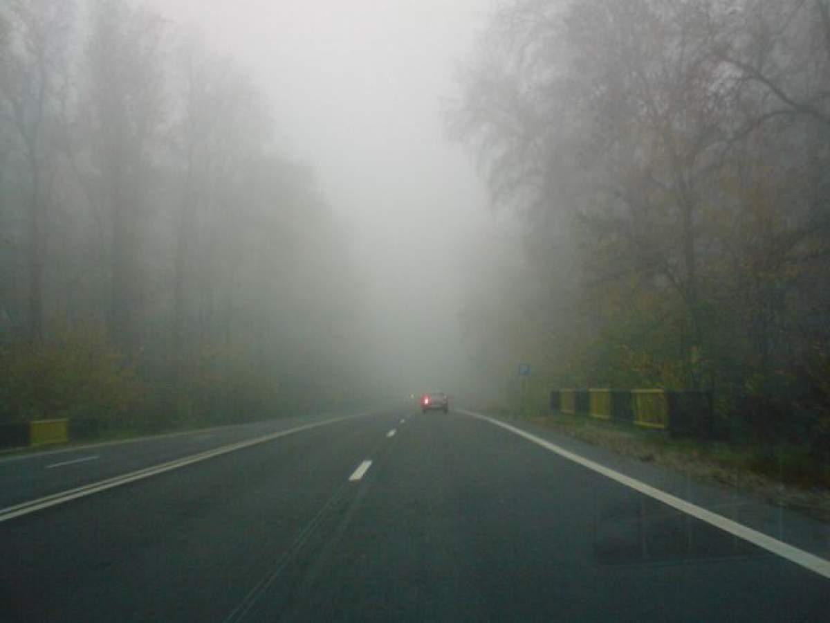 Dacă nu ai treabă, stai în casă! Avertizare COD GALBEN de ceaţă pentru mai multe judeţe!