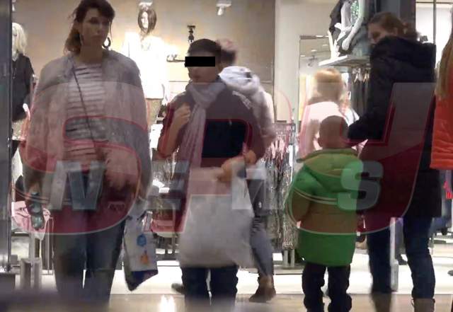 E divorţată, dar nu singura! Vezi ce bărbat a ajutat-o pe Alina Chivulescu să-şi aleagă ţinuta de Revelion