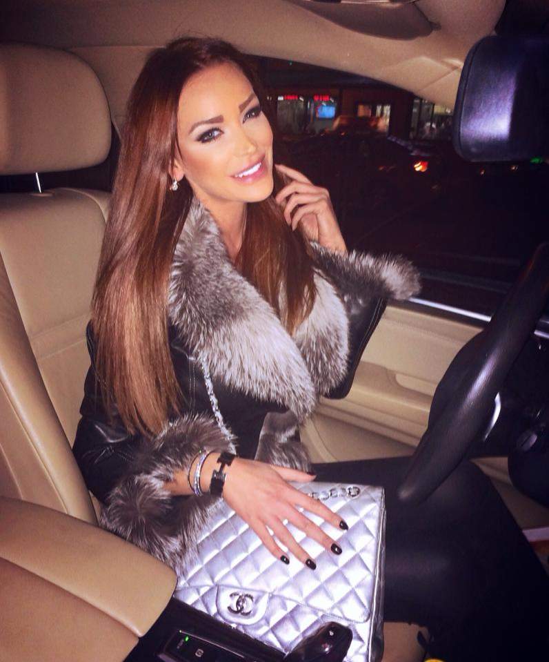 Discrepanţe majore pe plan financiar în cuplul lor! Bianca sparge 20.000 de euro o dată, Victor se încalţă de la reduceri!