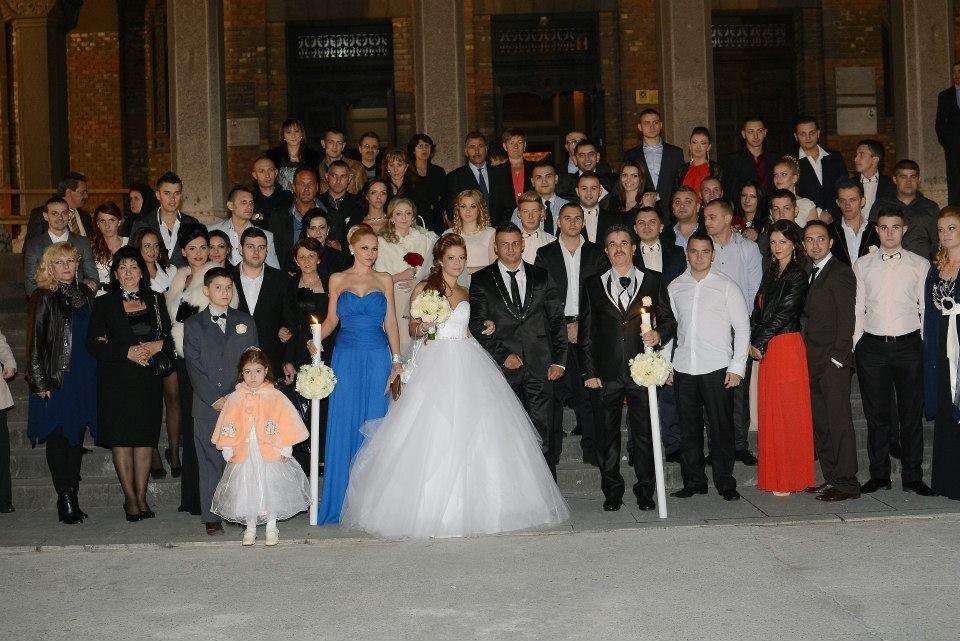 Imaginile pe care Bănică nu ar fi vrut să le vadă vreodată! Lavinia Pîrva s-a dat în stambă la nunta fratelui ei! FOTO