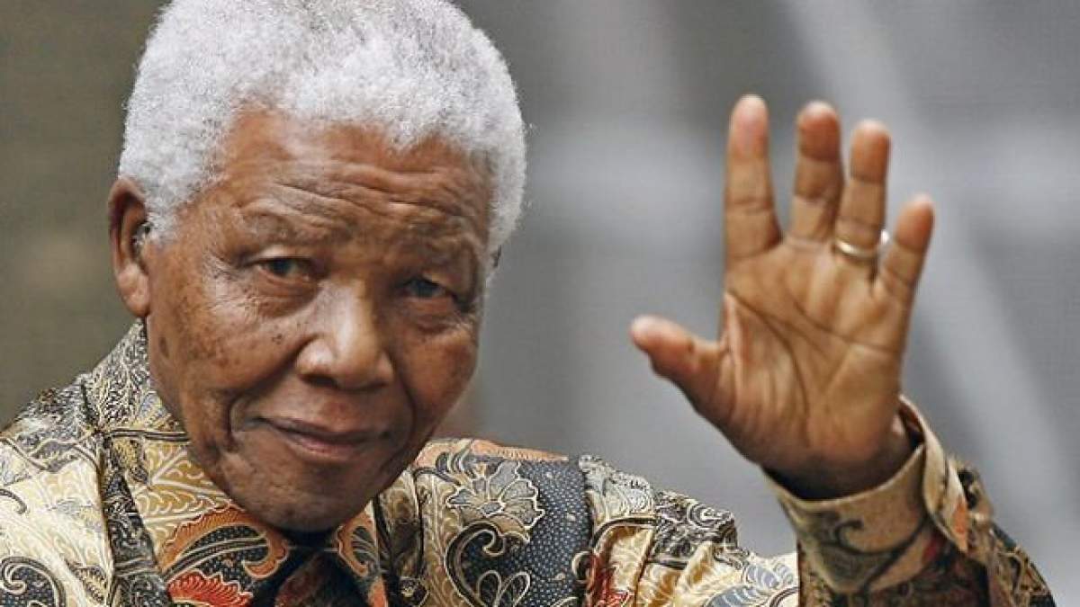 Nelson Mandela, cel mai puternic simbol al egalității între rase, a murit!