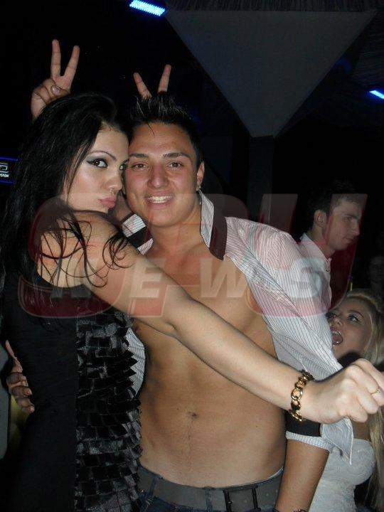 Show-uri erotice cu hoaţa de la "Next Top Model". Dă lecţii de seducţie pe internet!