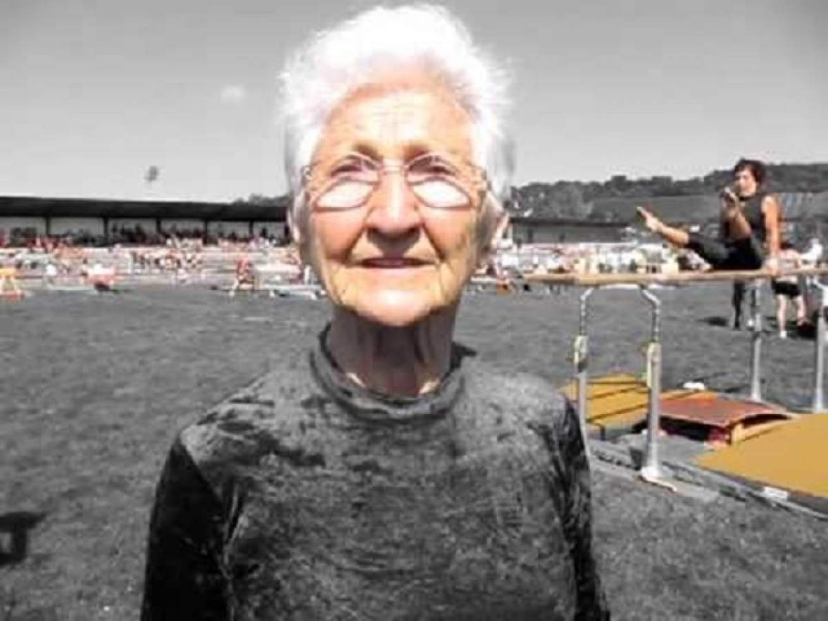 VIDEO O bătrânică face senzaţie la 88 de ani. Se mişcă mai bine decât o puştoaică