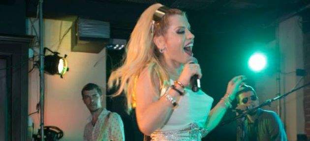 Loredana, apariţie scandaloasă în club! A băgat în boală toţi masculii cu sfârcurile ei / FOTO