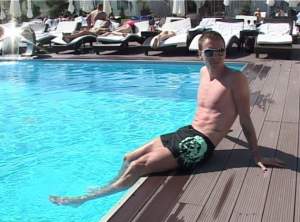 După despărţirea de Andreea Tonciu, Nicolae Mitea se arde la piscină! / VIDEO