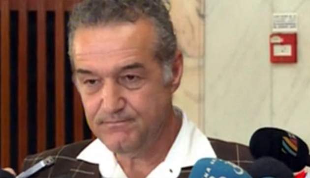 Primele declaraţii ale lui Gigi Becali după condamnare: "Îmi pare rău că am rămas în ţară! Am fost trădat de statul român! Mă predau singur, nu trimiteţi mascaţii!" / FOTO