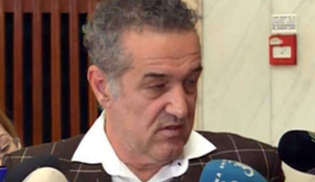 Primele declaraţii ale lui Gigi Becali după condamnare: "Îmi pare rău că am rămas în ţară! Am fost trădat de statul român! Mă predau singur, nu trimiteţi mascaţii!" / FOTO