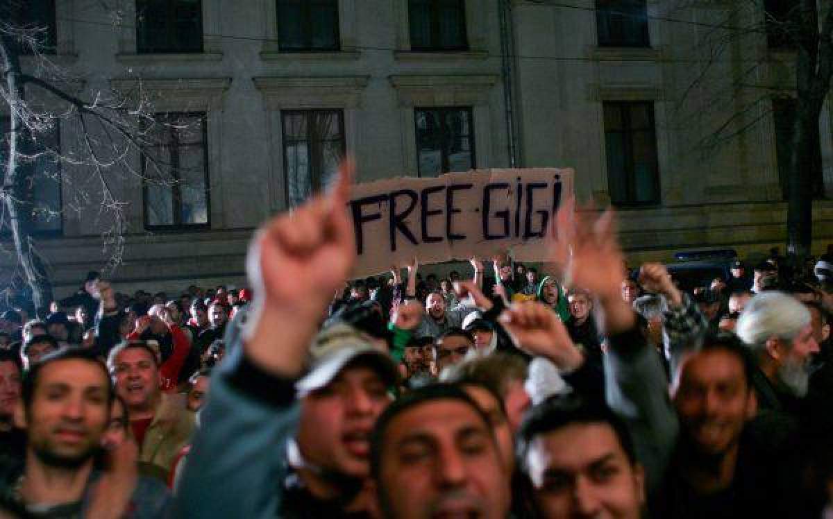 "Free Gigi!" - sau cum încearcă fanii să-l scape pe Becali