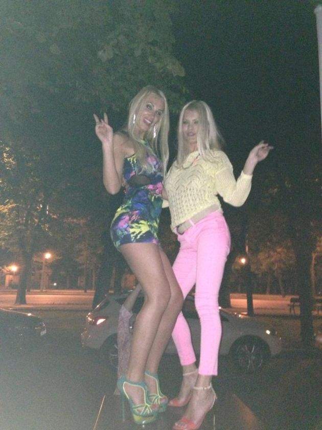 Uite cum au chefuit vedetele XXX la aniversarea celei mai porno blonde din România / FOTO