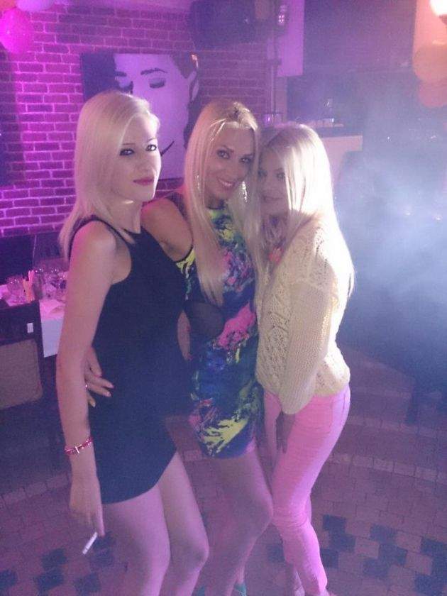 Uite cum au chefuit vedetele XXX la aniversarea celei mai porno blonde din România / FOTO