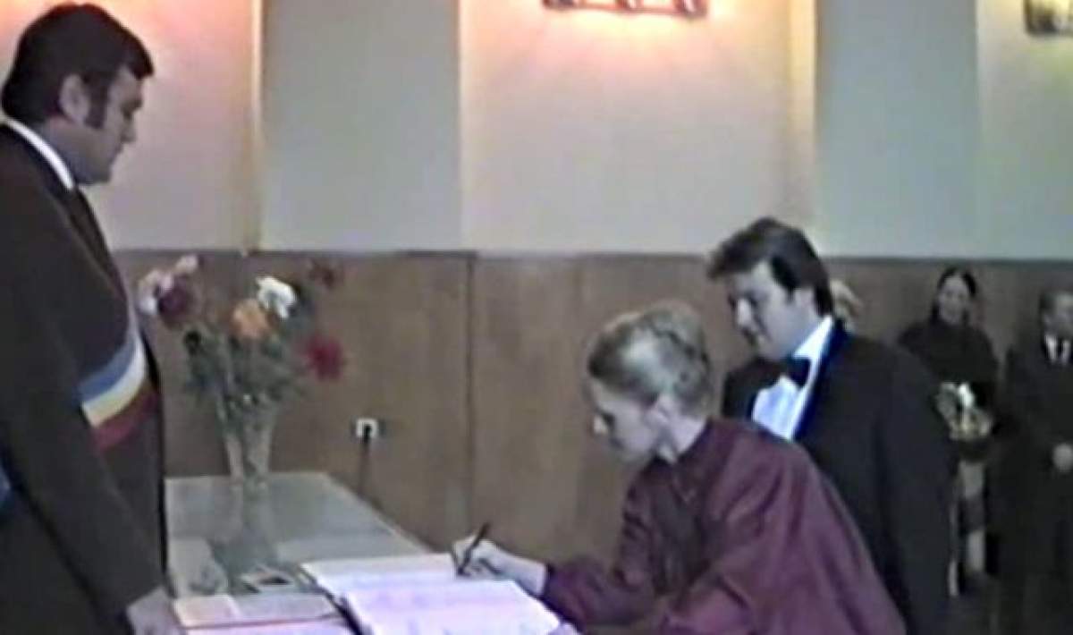 Corneliu Vadim Tudor s-a împrumutat ca să se însoare! Imagini nemaivăzute de la nunta Tribunului, din 1987 / Video