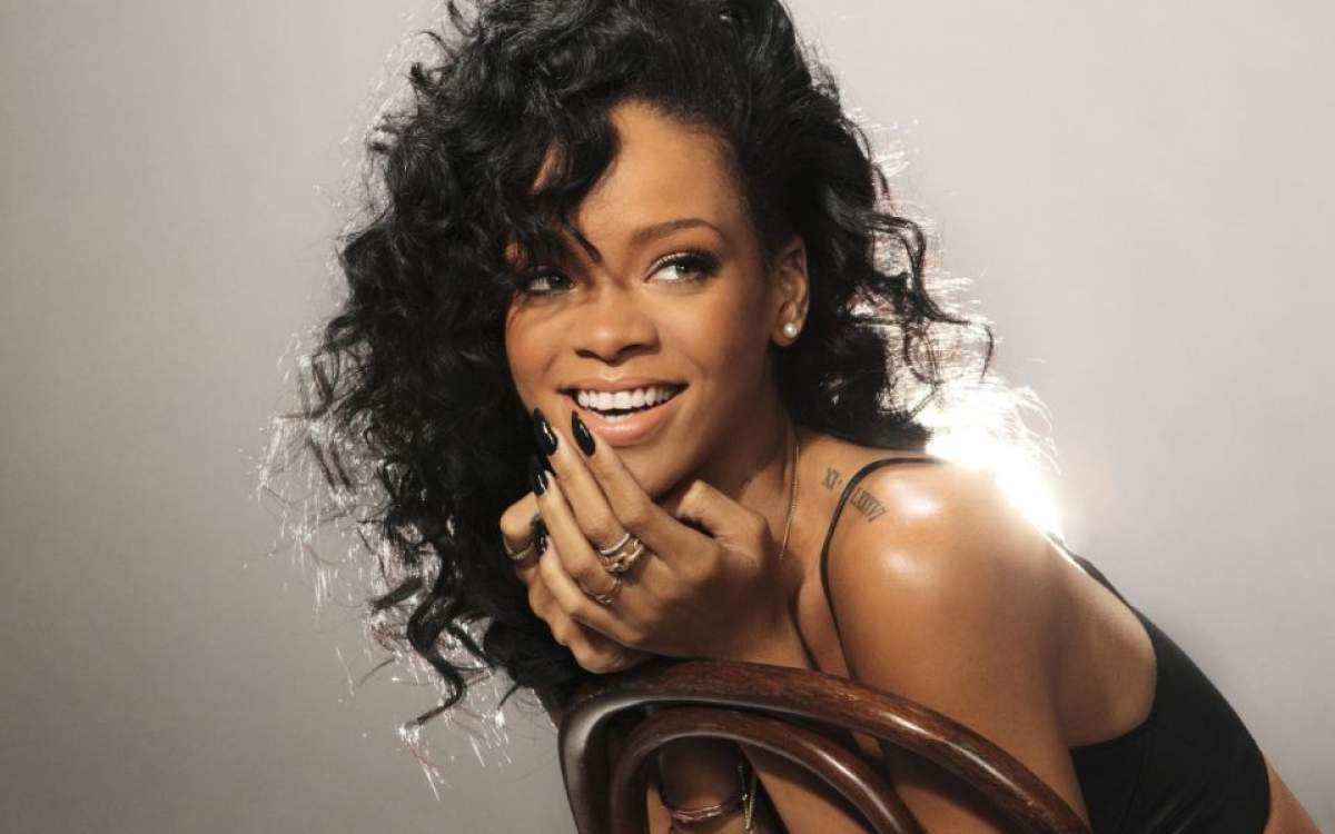 Rihanna a demonstrat că are cel mai sexy fund de vedetă. Vezi ce a pierdut Chris Brown