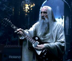 Saruman din Stăpânul Inelelor s-a apucat de heavy metal / VIDEO
