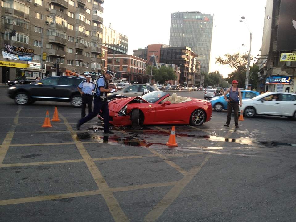 Adrian Minune, implicat într-un accident grav de maşină! Manelistul şi-a făcut praf Ferrari-ul / UPDATE