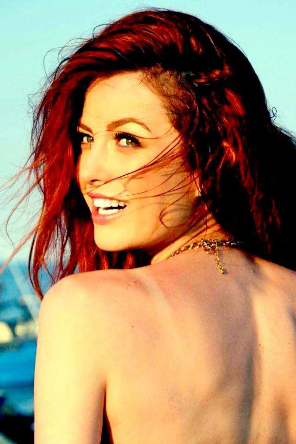 Foto hot! Elena Gheorghe face plajă topless! Vezi imaginea cu care şi-a înnebunit admiratorii!