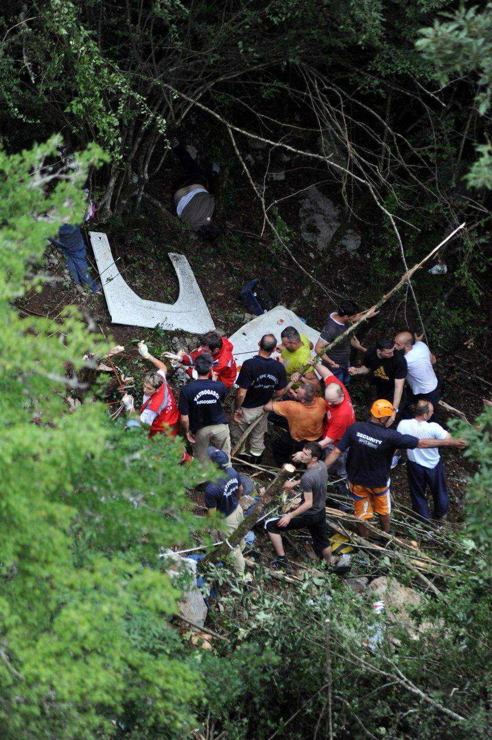 Tragedie în Muntenegru! Fotografii cutremurătoare de la accidentul în care 18 români au pierit. Atenţie, imaginile sunt şocante!  / Galerie foto