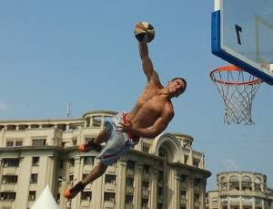 White men CAN jump! Ăsta este cel mai mare turneu de baschet organizat vreodata în România! / Galerie foto