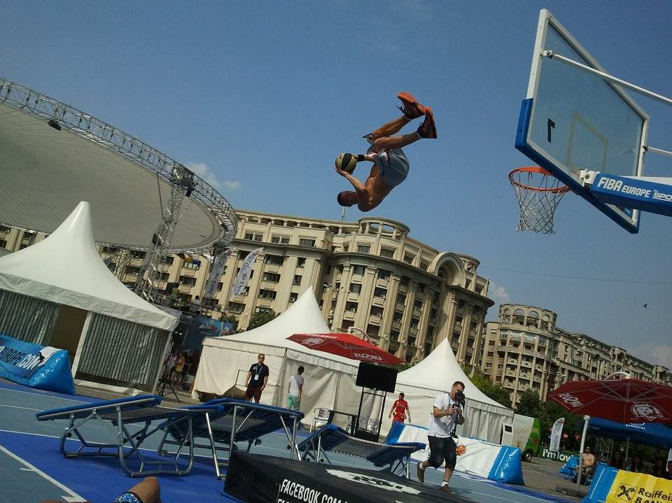 White men CAN jump! Ăsta este cel mai mare turneu de baschet organizat vreodata în România! / Galerie foto