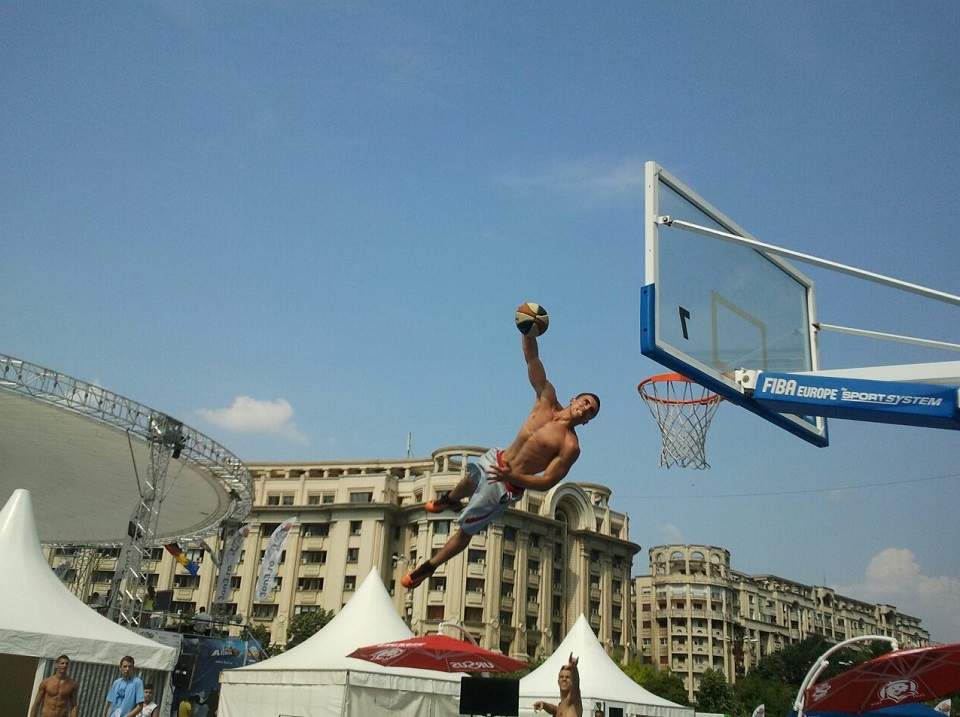 White men CAN jump! Ăsta este cel mai mare turneu de baschet organizat vreodata în România! / Galerie foto