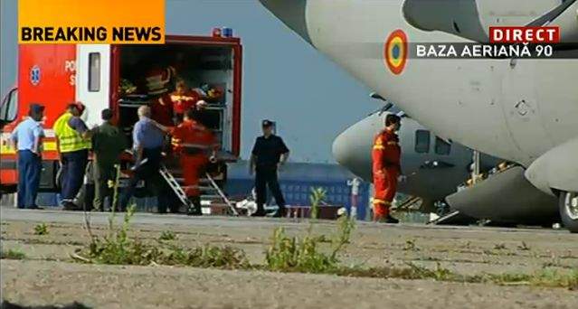 Primul avion cu românii răniţi în accidentul din Muntenegru a ajuns în ţară / Video