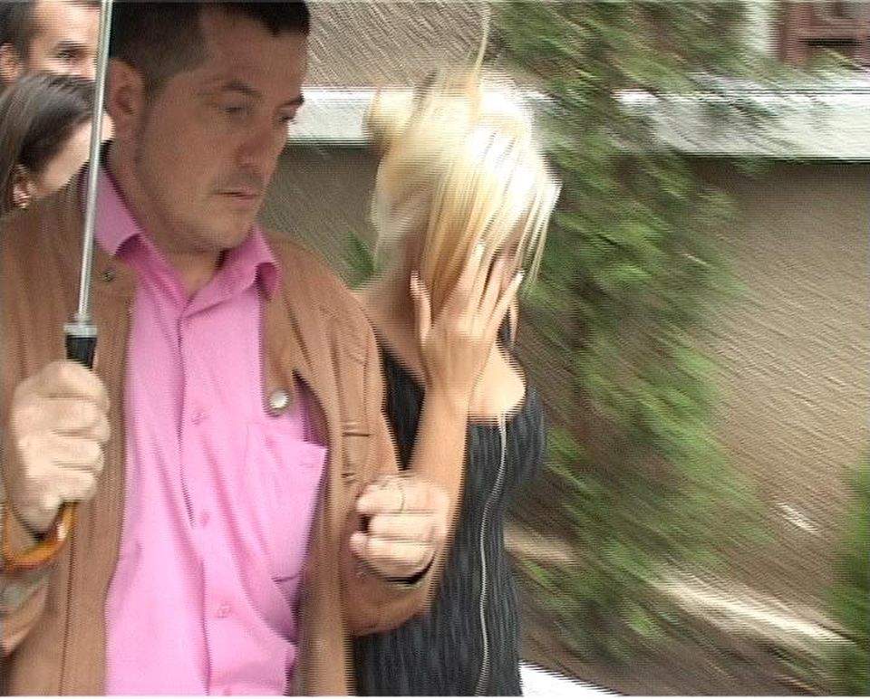 Coşmarul continuă pentru Casandra! Ogică i-a furat buletinul şi vrea să-i facă viaţa un coşmar / VIDEO