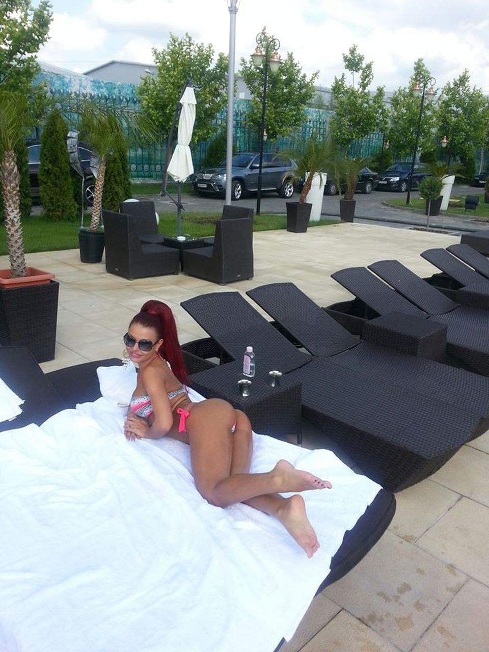 Ce hot e "păcătoasa"! Ana Maria Mocanu „a dat foc” unei piscine / Galerie foto incendiară