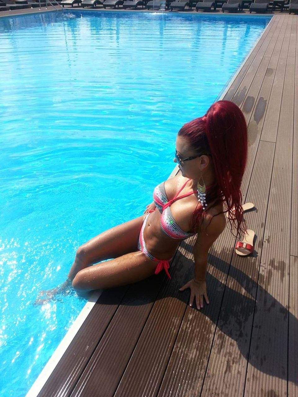 Ce hot e "păcătoasa"! Ana Maria Mocanu „a dat foc” unei piscine / Galerie foto incendiară