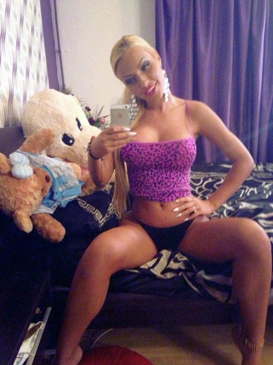 Loredana Chivu, goală în dormitor! Incredibil de sexy, printre jucării de pluş