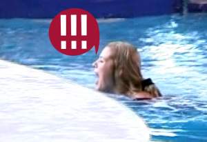 Auch, sânii mei! Roxana Nemeş, la un pas de leşin! A sărit de pe trambulină în piscină şi a păţit-o rău de tot! / Video