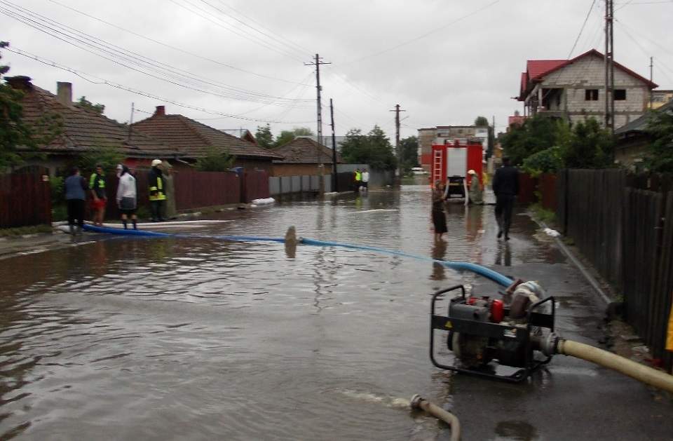 Ce prăpăd au făcut inundaţiile!  Imagini exclusive cu dezastrul din ţară / Foto