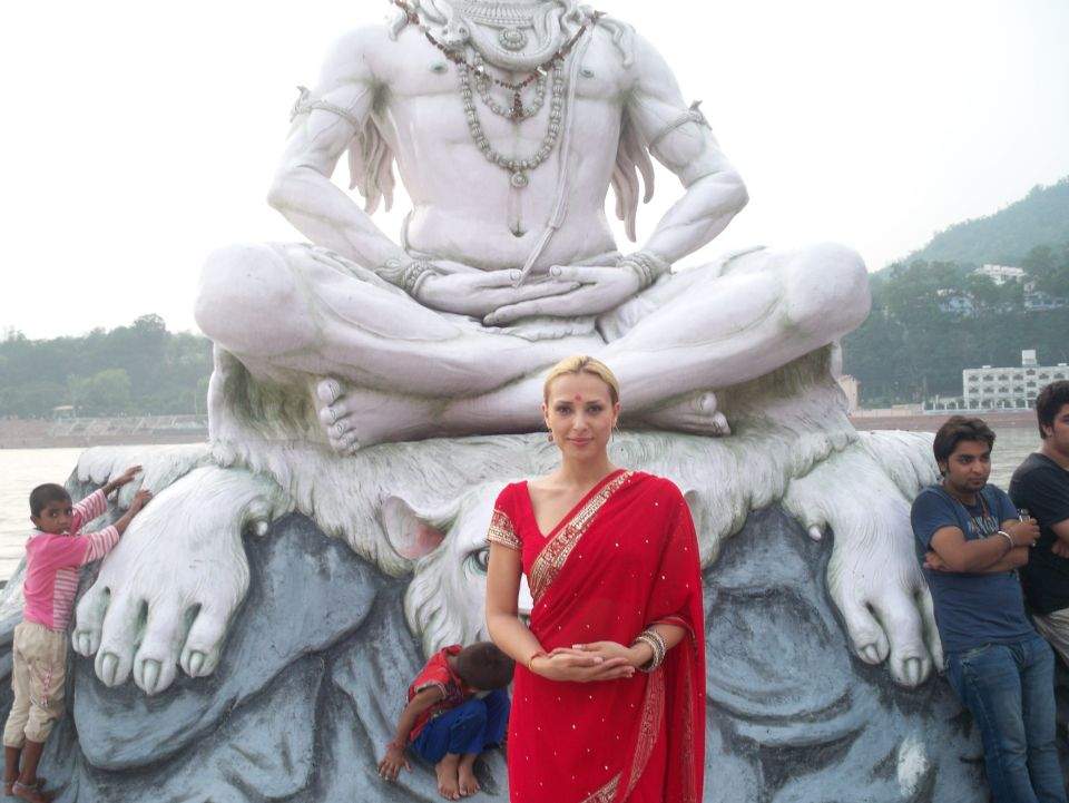 S-a căsătorit Iulia Vântur cu Salman Khan? Vezi prima reacţie a vedetei după vacanţa petrecută în India