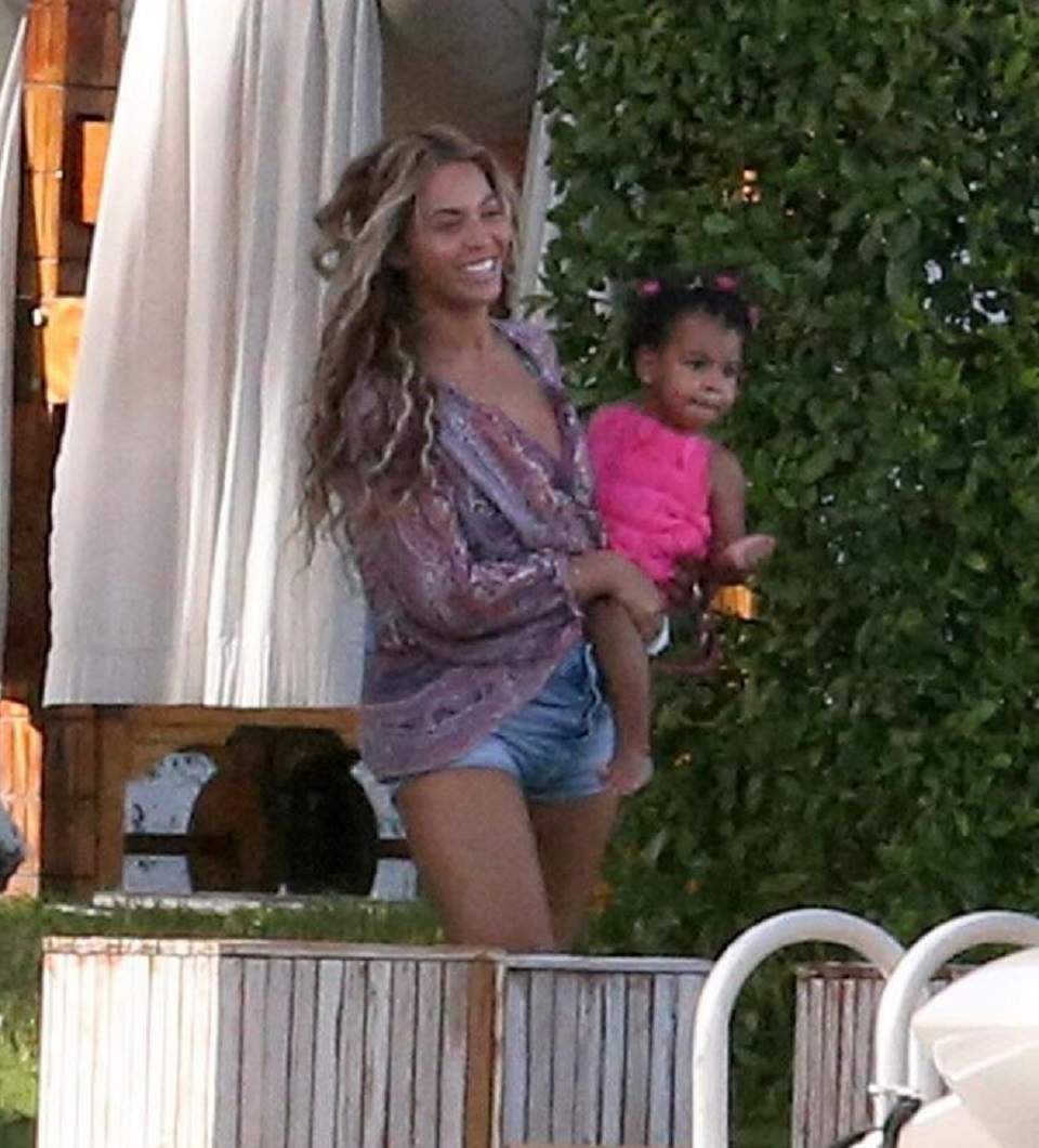 Fotografii rare cu fetiţa lui Beyonce! Vezi dacă micuţa seamănă cu mama ei! / Foto