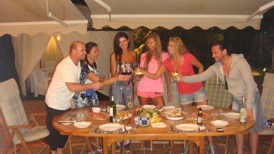 Julia Jianu a fost răsfăţată de ziua ei în Ibiza/ Galerie foto