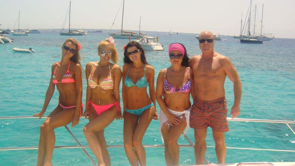 Julia Jianu a fost răsfăţată de ziua ei în Ibiza/ Galerie foto
