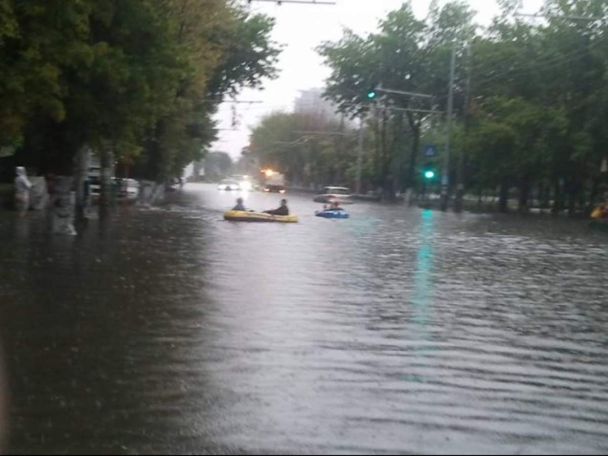 Bârlădeni, pregătiţi-vă bărcile că vine potopul