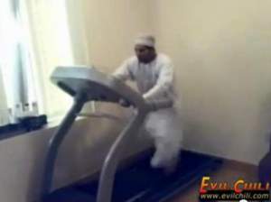Un arab la sală face senzaţie pe banda de alergat!  / Video
