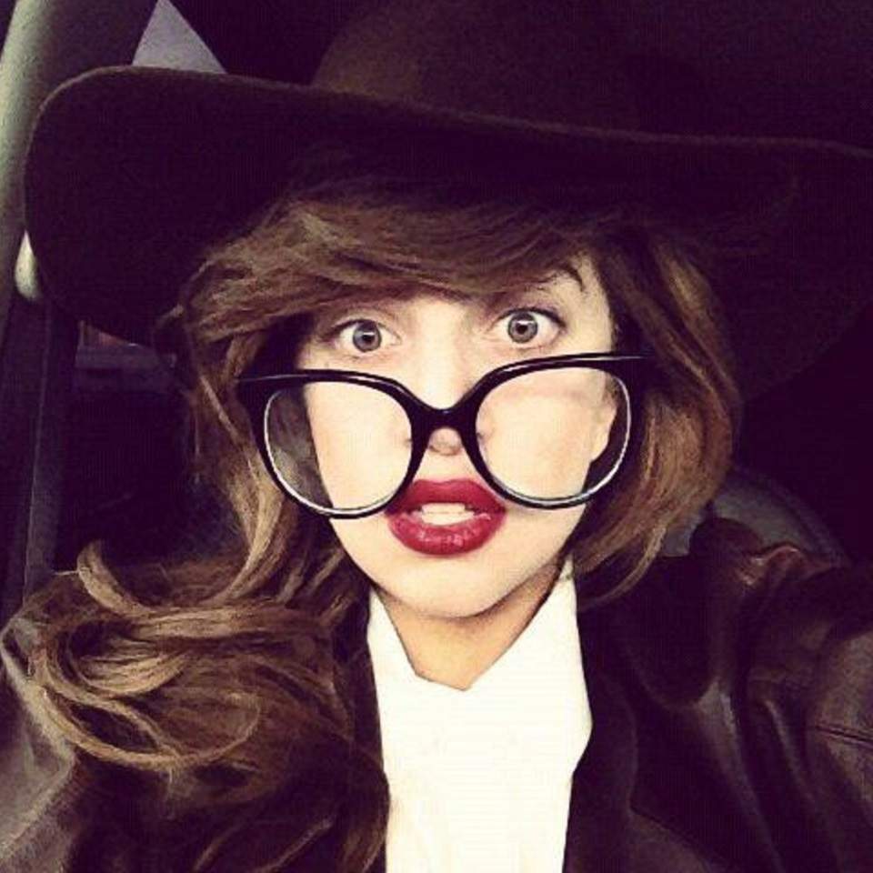 Lady Gaga preferă naturaleţea! Vedeta a renunţat la look-ul excentric! / Foto