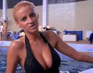 Sânziana Buruiană s-a îndrăgostit de antrenorul emisiunii "Splash! Vedete la apă"!