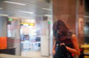 Imagini în exclusivitate!!! Vezi ce a făcut Mădălina Ghenea la aeroport!
