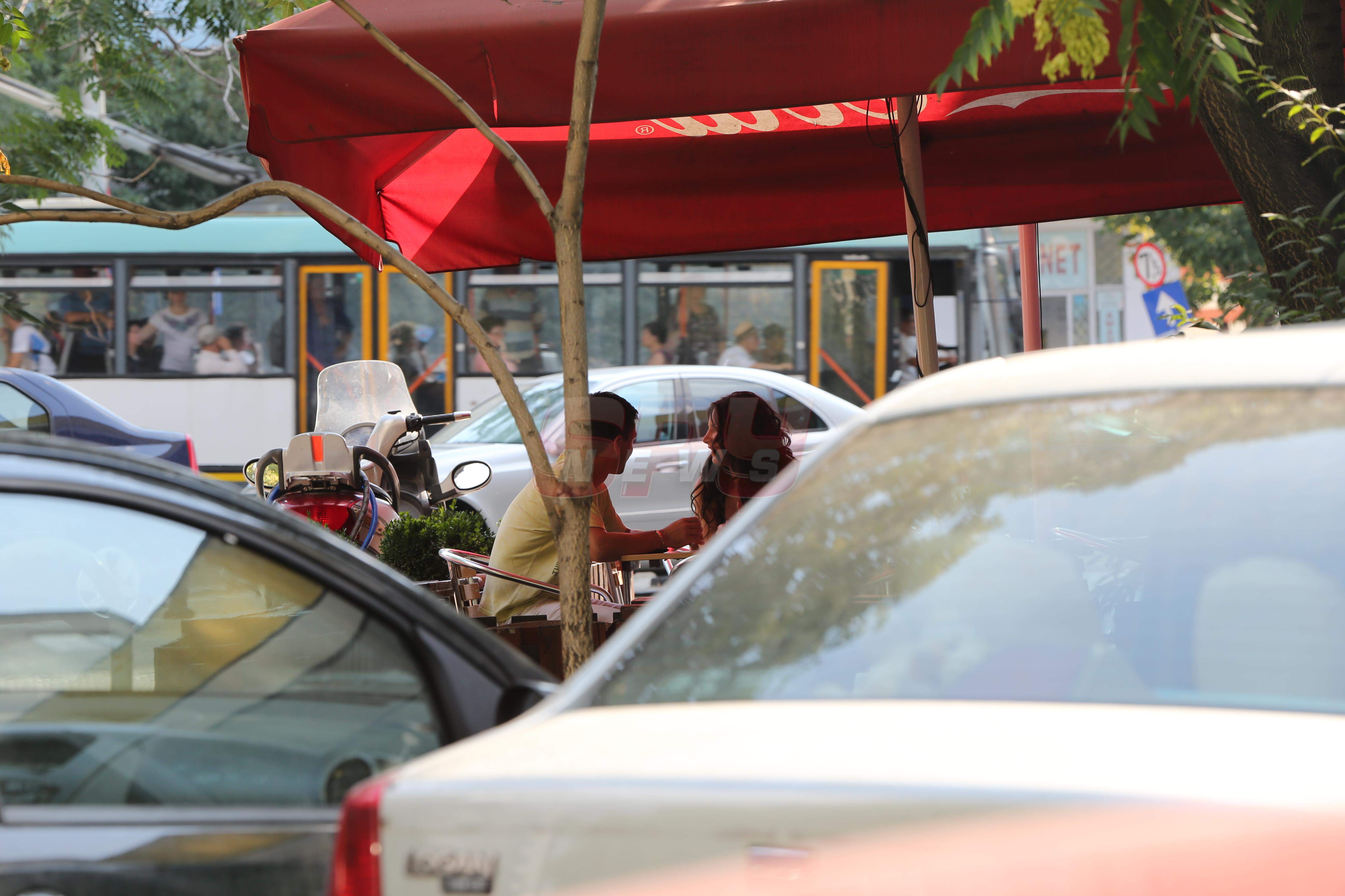 V-am prins! Mara Bănică şi Robert Niţă, întâlnire de taină într-o benzinărie! / FOTO PAPARAZZI