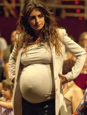 Ai văzut cum arată Penelope Cruz însărcinată în nouă luni? Vedeta are o burtă imensă! / Foto