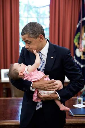Barack Obama şi soţia sa i-au felicitat pe Kate şi pe prinţul William. Vezi ce le-au urat celor doi părinţi
