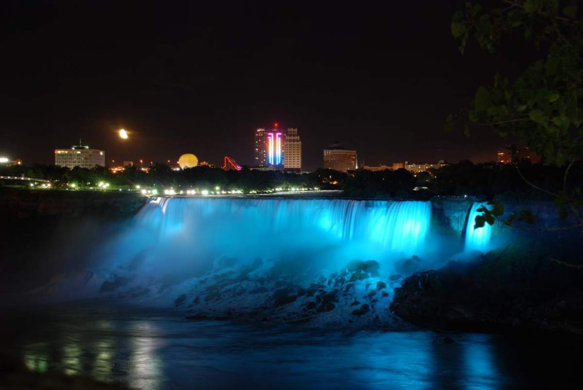 Cascada Niagara va fi iluminată în albastru cu ocazia naşterii bebeluşului ducesei Kate şi prinţului William